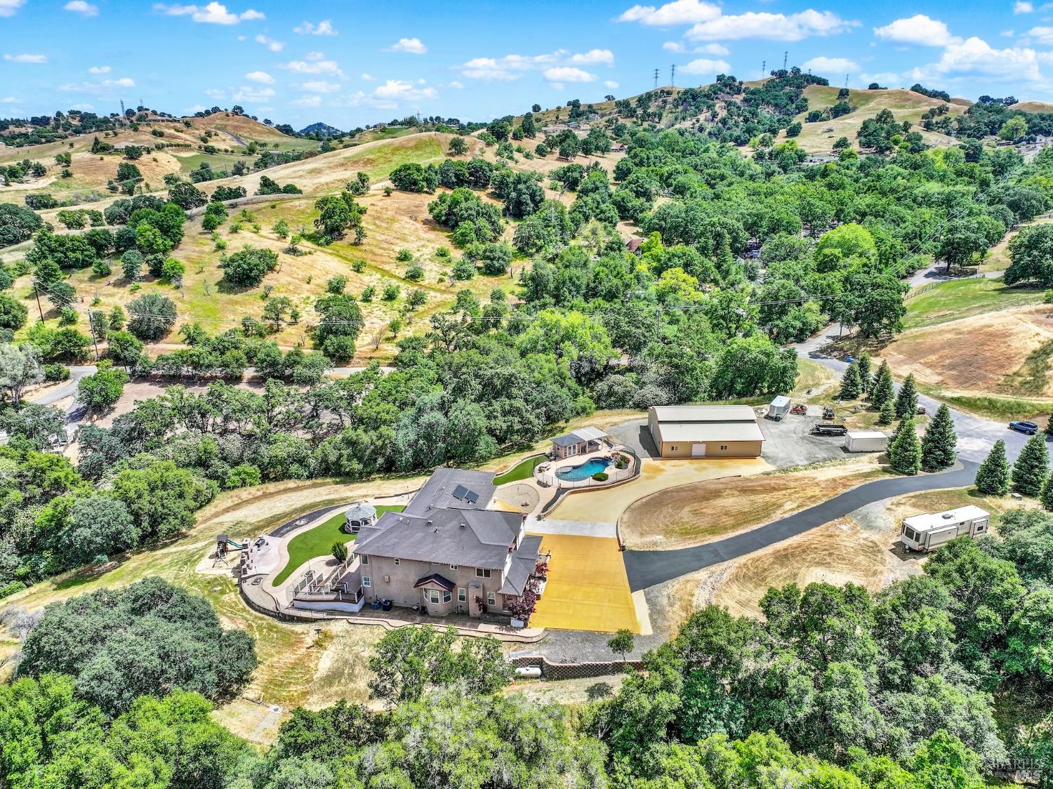 Detail Gallery Image 7 of 99 For 7125 Solitude Ct, Vacaville,  CA 95688 - 5 Beds | 4 Baths
