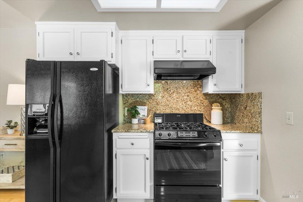 Detail Gallery Image 18 of 52 For 160 Moll Dr, Windsor,  CA 95492 - 3 Beds | 2 Baths
