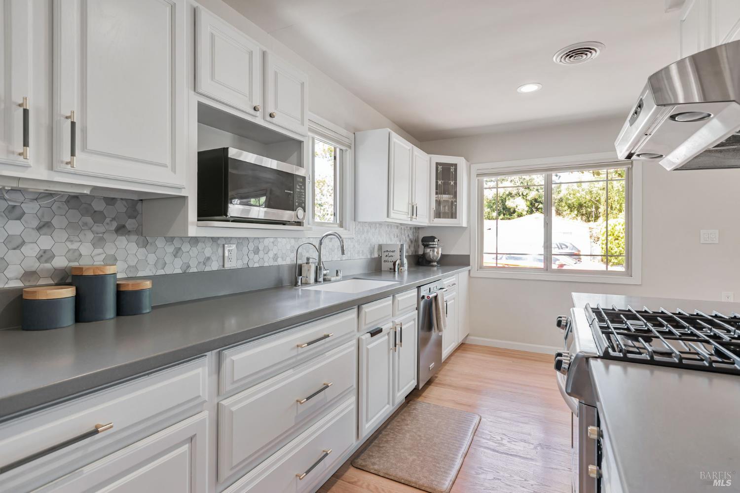 Detail Gallery Image 22 of 47 For 836 Wilmac Ave, Novato,  CA 94947 - 3 Beds | 1/1 Baths