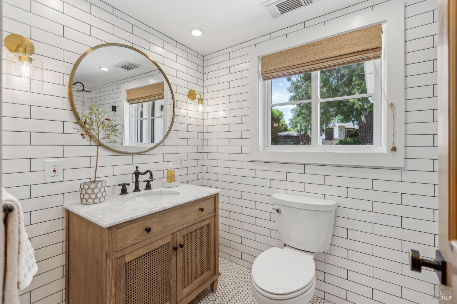 Detail Gallery Image 18 of 71 For 1040 Rose Dr, Napa,  CA 94558 - 5 Beds | 4 Baths