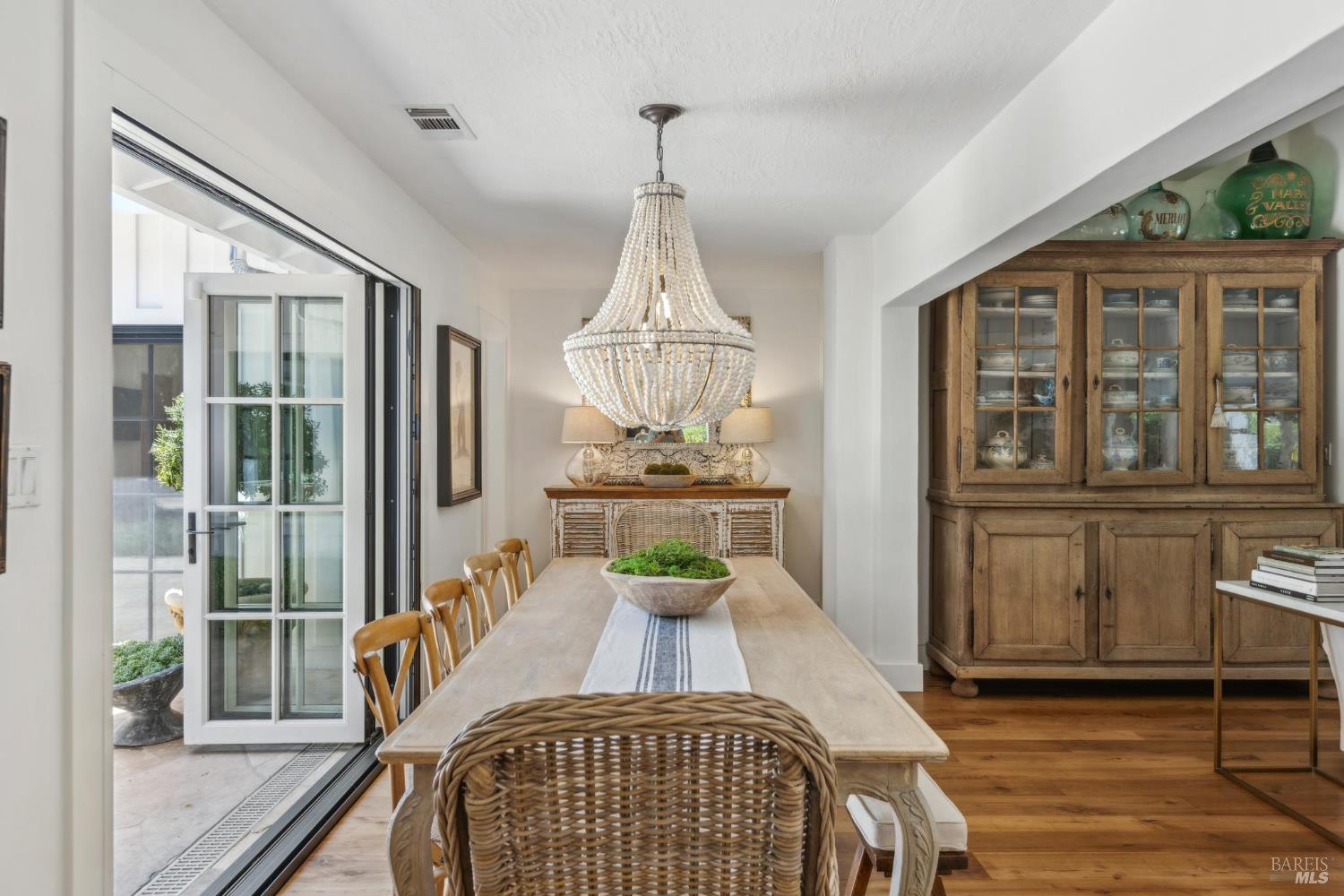 Detail Gallery Image 10 of 71 For 1040 Rose Dr, Napa,  CA 94558 - 5 Beds | 4 Baths
