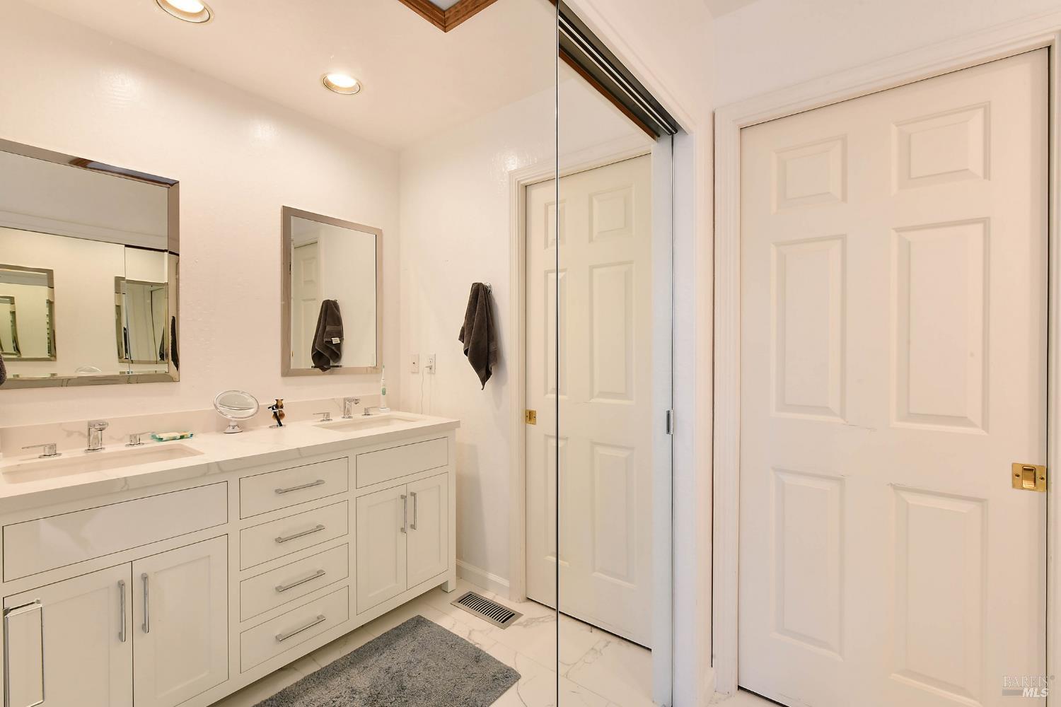 Detail Gallery Image 11 of 27 For 12 Greenfield Ct, Mill Valley,  CA 94941 - 4 Beds | 3/1 Baths