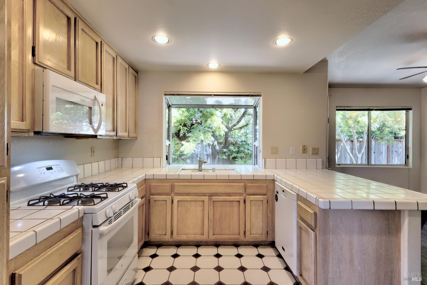 Detail Gallery Image 21 of 40 For 2269 Dancing Penny Way, Santa Rosa,  CA 95403 - 3 Beds | 2 Baths