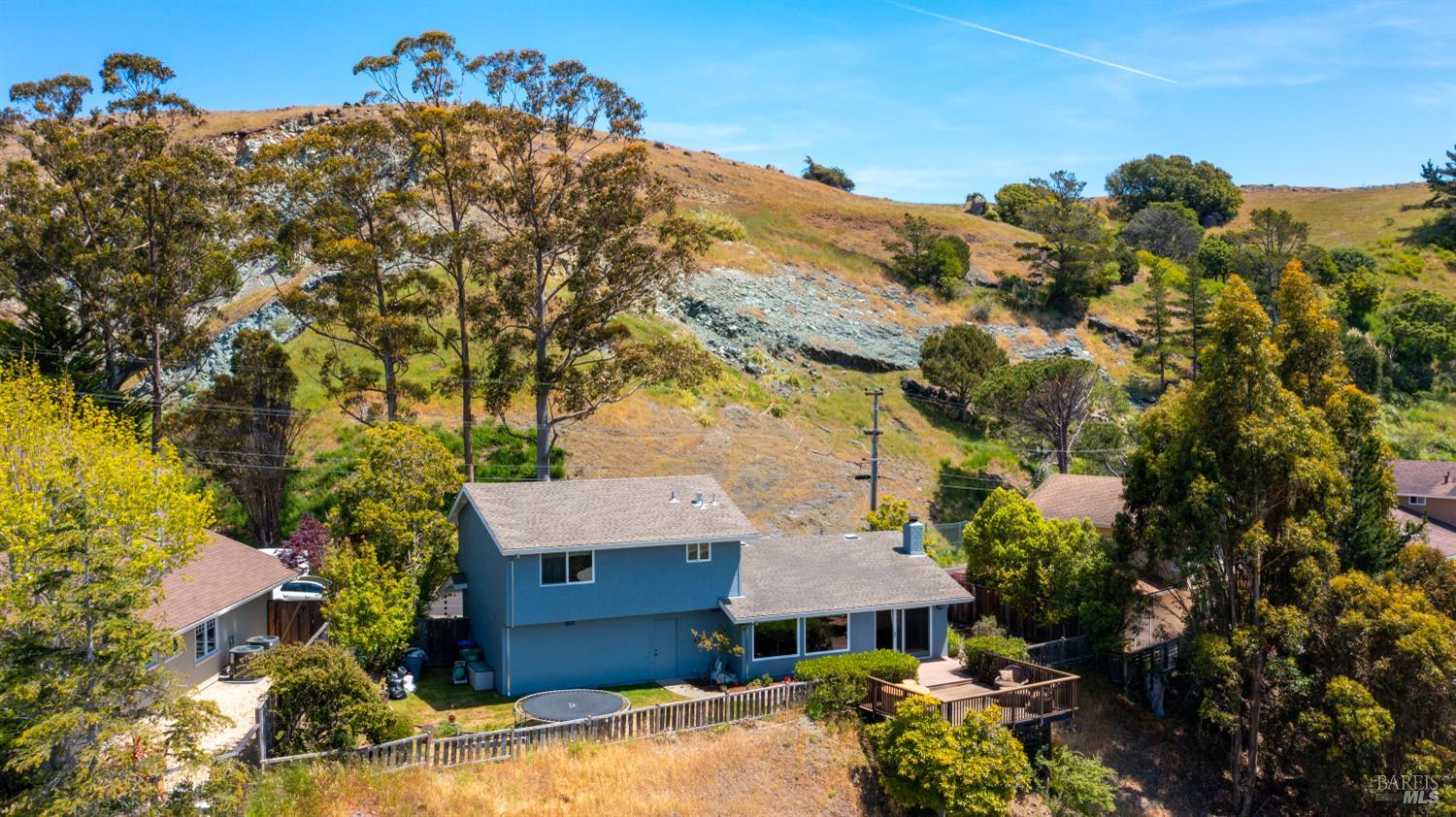 Detail Gallery Image 33 of 39 For 9 Endeavor Cv, Corte Madera,  CA 94925 - 3 Beds | 2/1 Baths