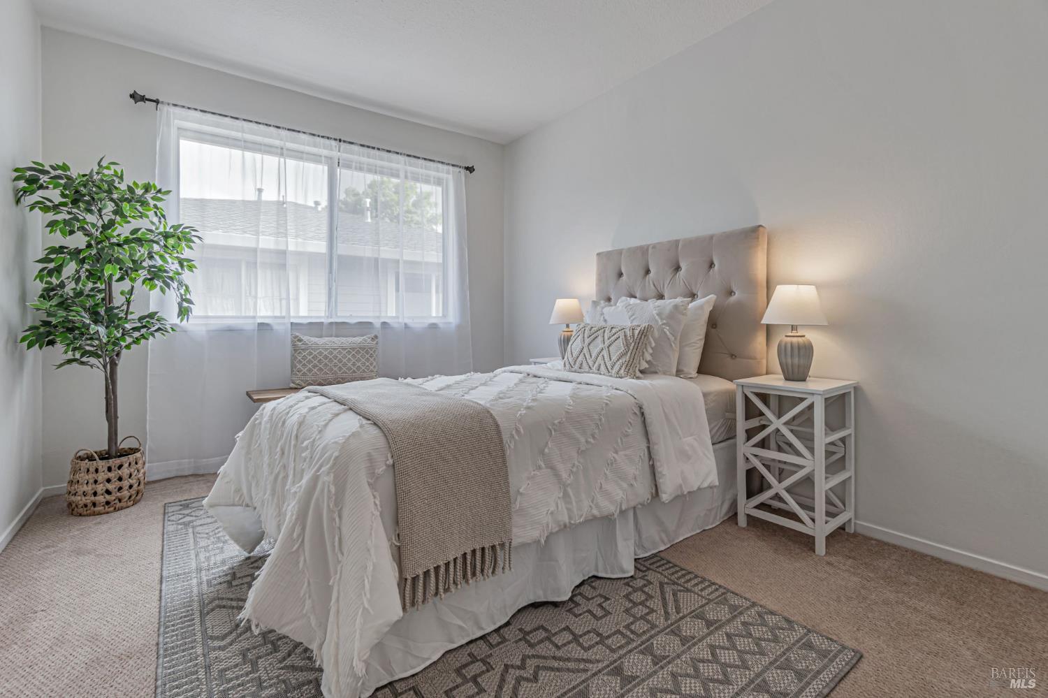Detail Gallery Image 19 of 31 For 64 Los Padres Cir, Novato,  CA 94947 - 2 Beds | 1 Baths