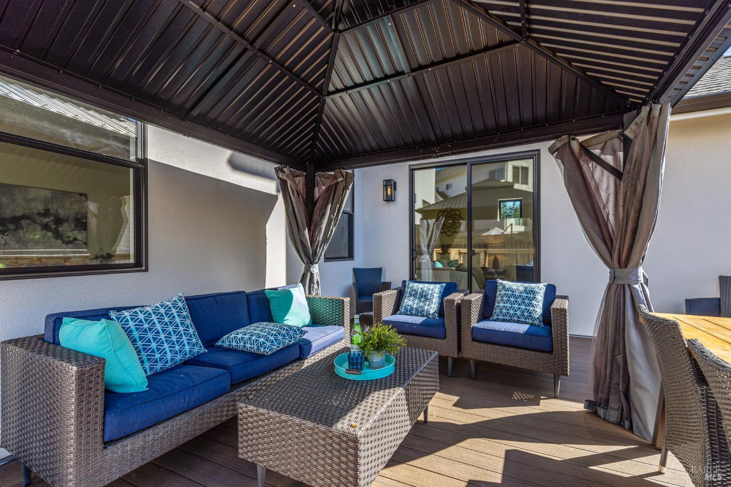 Detail Gallery Image 30 of 33 For 2012 Eagle Ct, Santa Rosa,  CA 95403 - 5 Beds | 4/1 Baths