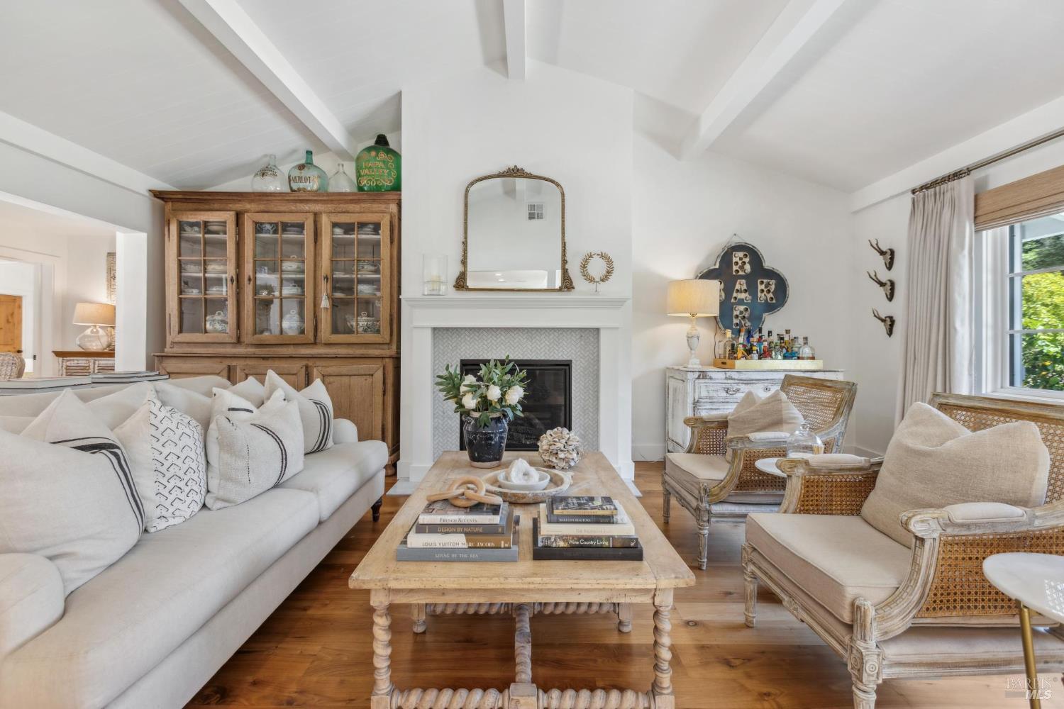 Detail Gallery Image 8 of 71 For 1040 Rose Dr, Napa,  CA 94558 - 5 Beds | 4 Baths