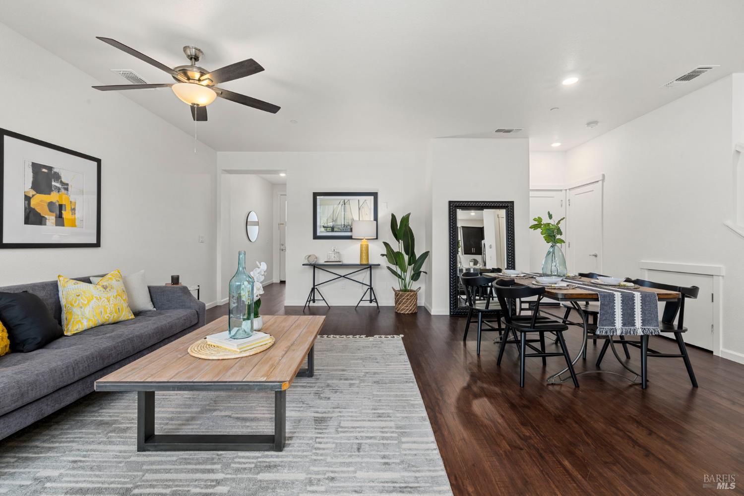 Detail Gallery Image 9 of 50 For 46 Birch Haven Way, Santa Rosa,  CA 95407 - 4 Beds | 2/1 Baths