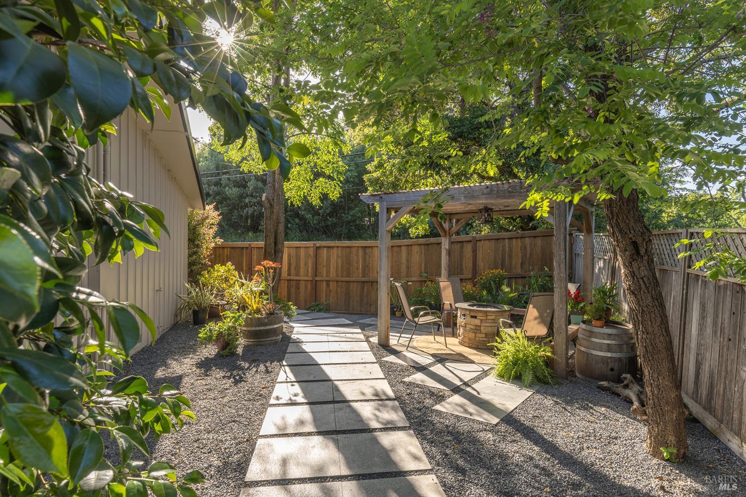 Detail Gallery Image 45 of 64 For 10505 Cherry Ridge Rd, Sebastopol,  CA 95472 - 3 Beds | 3/1 Baths