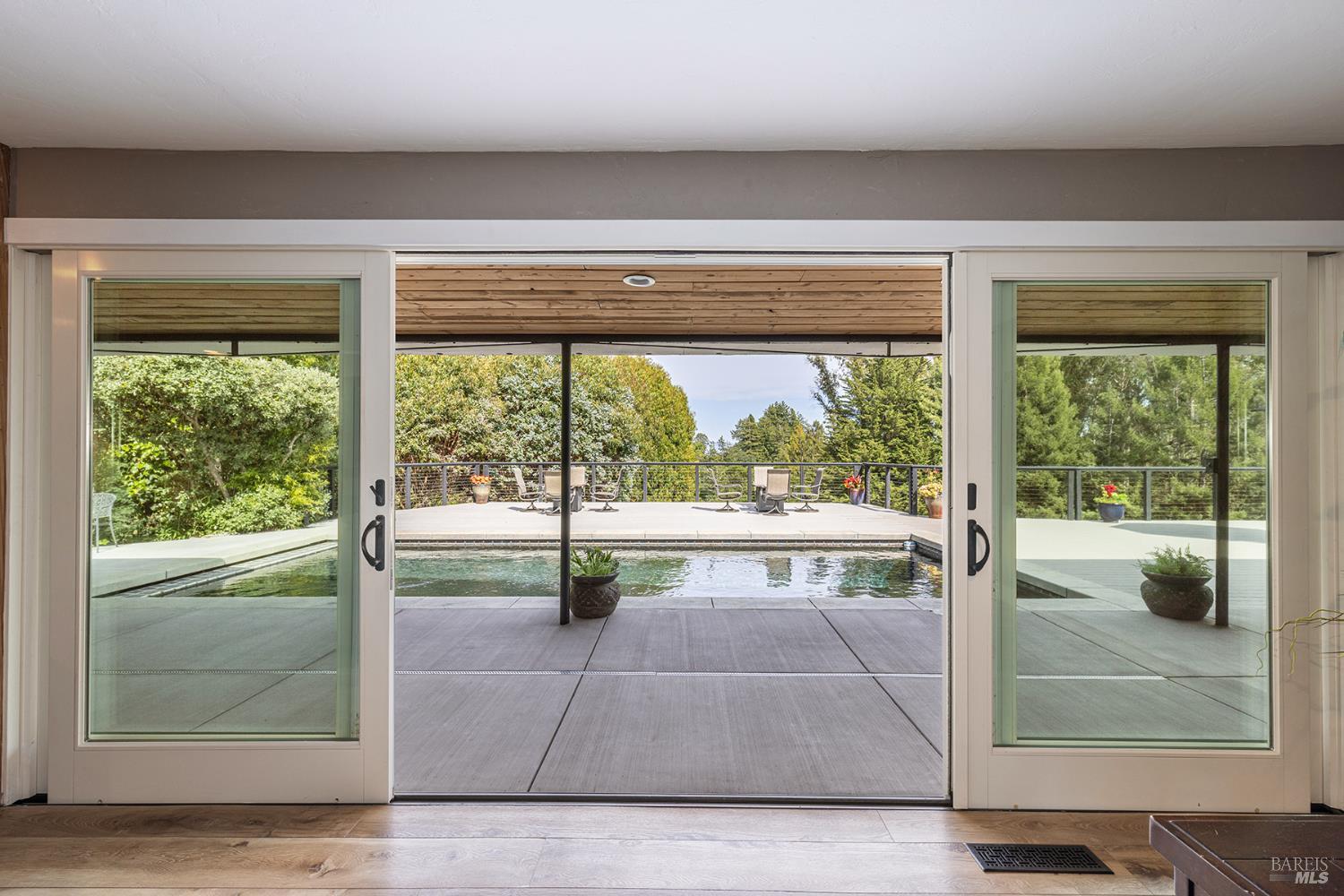 Detail Gallery Image 5 of 64 For 10505 Cherry Ridge Rd, Sebastopol,  CA 95472 - 3 Beds | 3/1 Baths