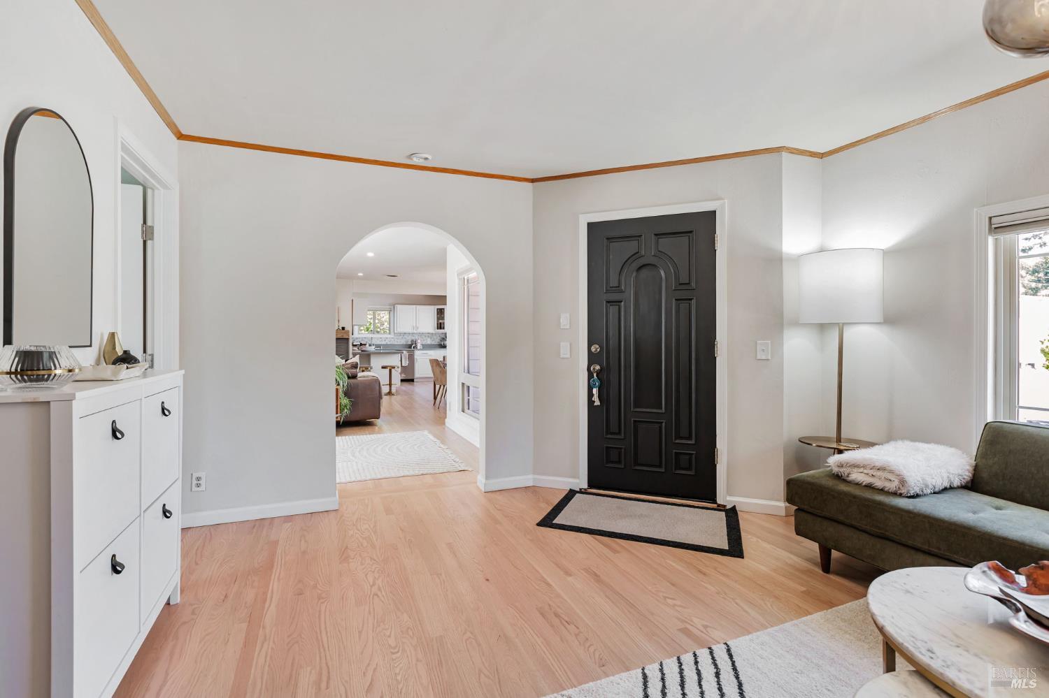 Detail Gallery Image 4 of 47 For 836 Wilmac Ave, Novato,  CA 94947 - 3 Beds | 1/1 Baths