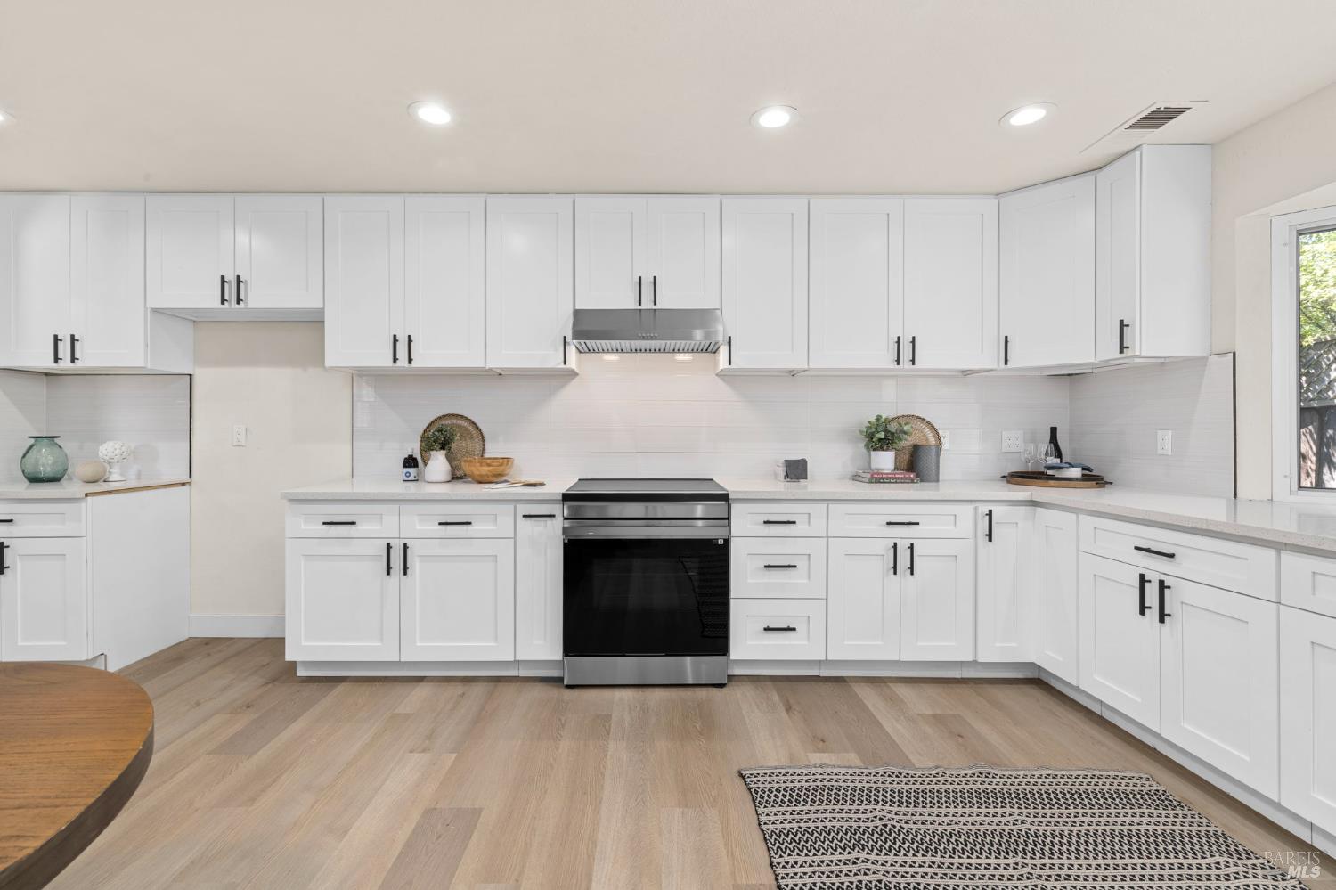 Detail Gallery Image 13 of 47 For 1007 Harold Ln, Healdsburg,  CA 95448 - 4 Beds | 2 Baths