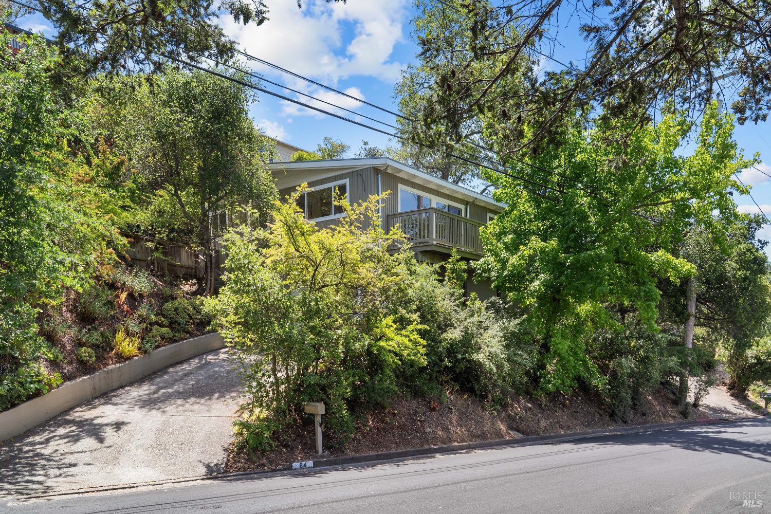Detail Gallery Image 43 of 51 For 84 E Crescent Dr, San Rafael,  CA 94901 - 3 Beds | 2 Baths