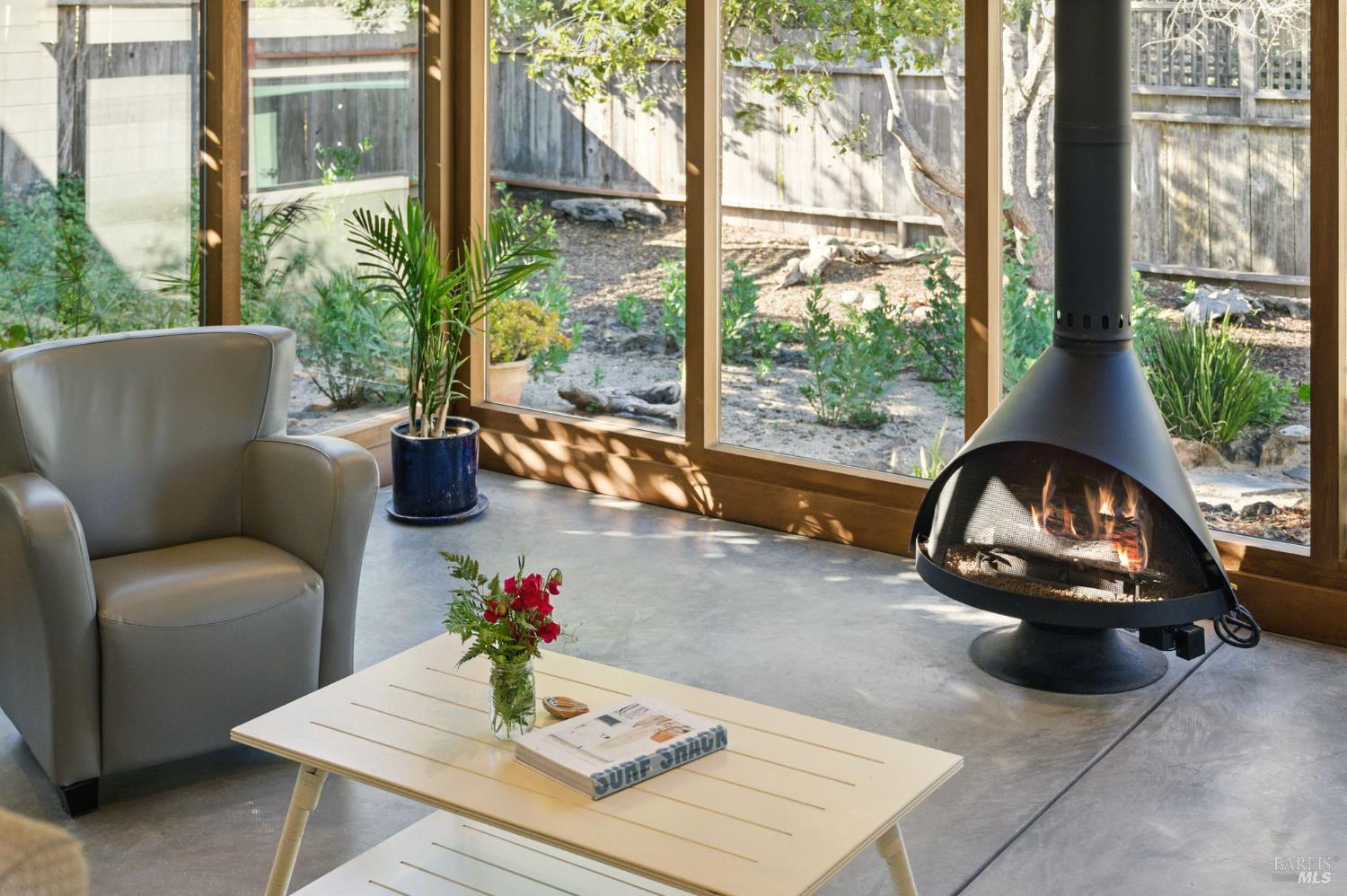 Detail Gallery Image 5 of 43 For 8 Rafael Patio Unkn, Stinson Beach,  CA 94970 - 3 Beds | 2 Baths