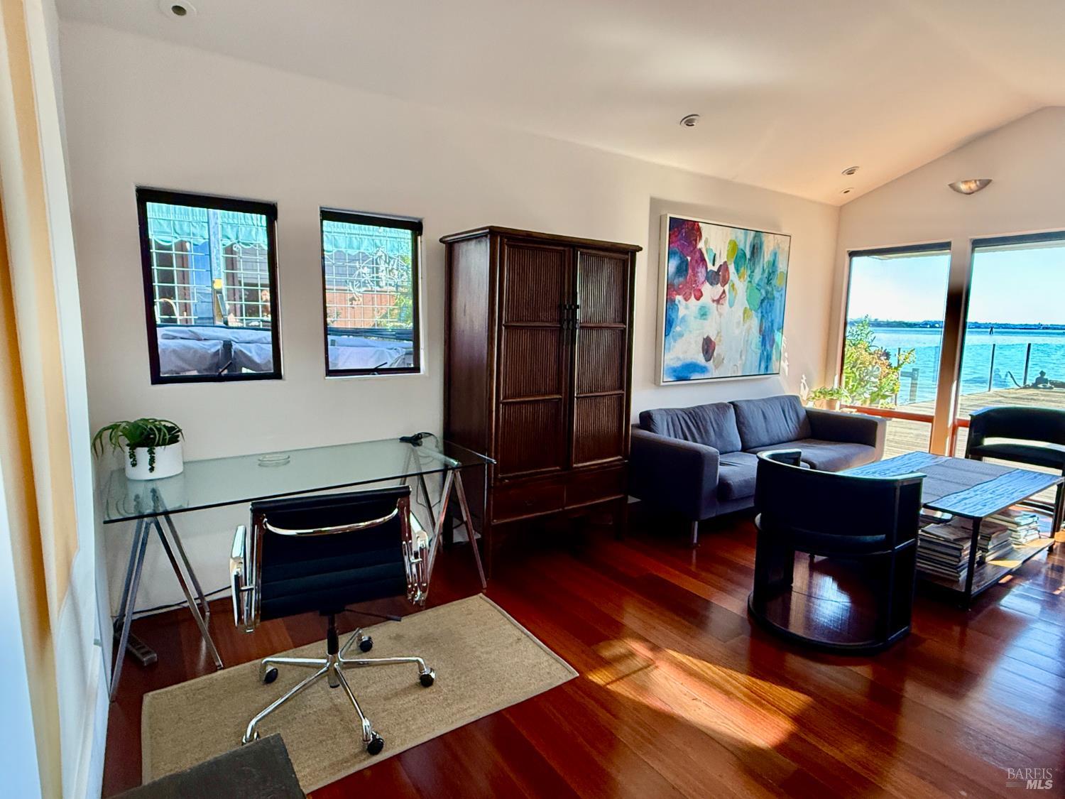 Detail Gallery Image 12 of 31 For 4 Sandy Beach Rd, Vallejo,  CA 94590 - 3 Beds | 3 Baths