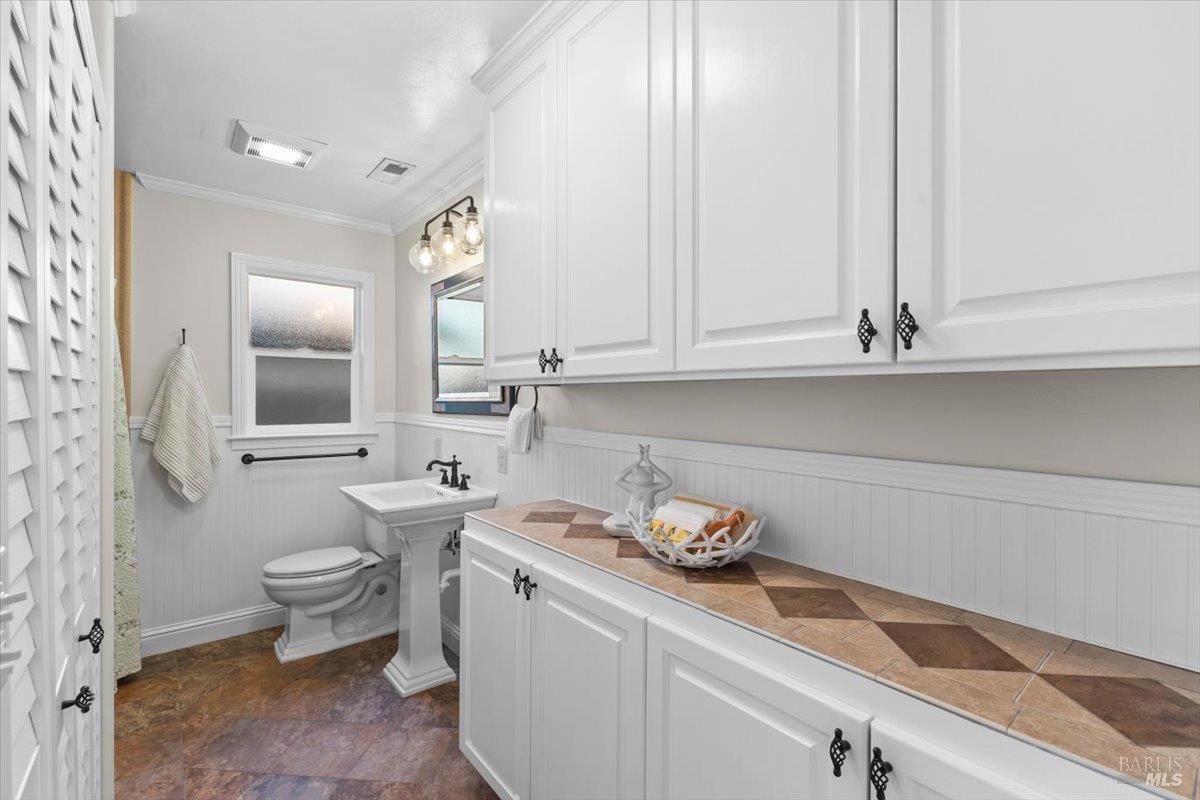 Detail Gallery Image 25 of 67 For 107 1st St, Healdsburg,  CA 95448 - 3 Beds | 3 Baths