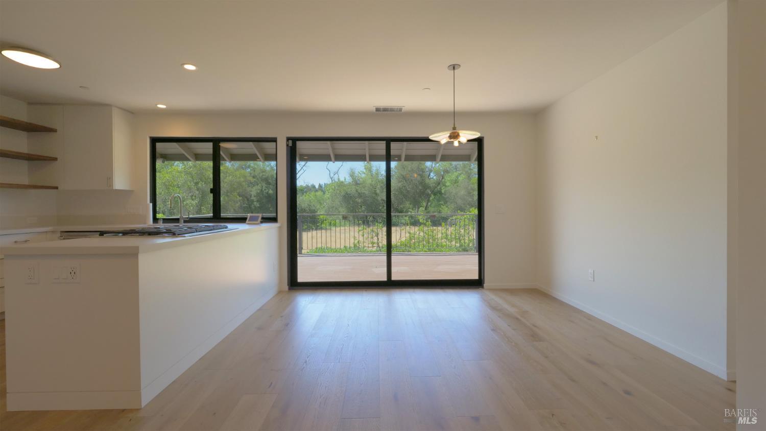 Detail Gallery Image 16 of 48 For 1306 Pinon Dr, Healdsburg,  CA 95448 - 2 Beds | 2/1 Baths