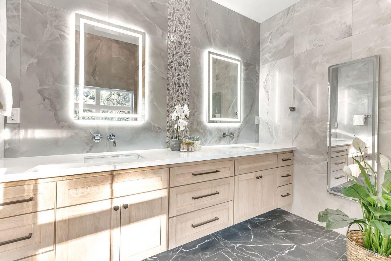 Detail Gallery Image 27 of 64 For 22 Cedar Ave, Kentfield,  CA 94904 - 5 Beds | 5 Baths