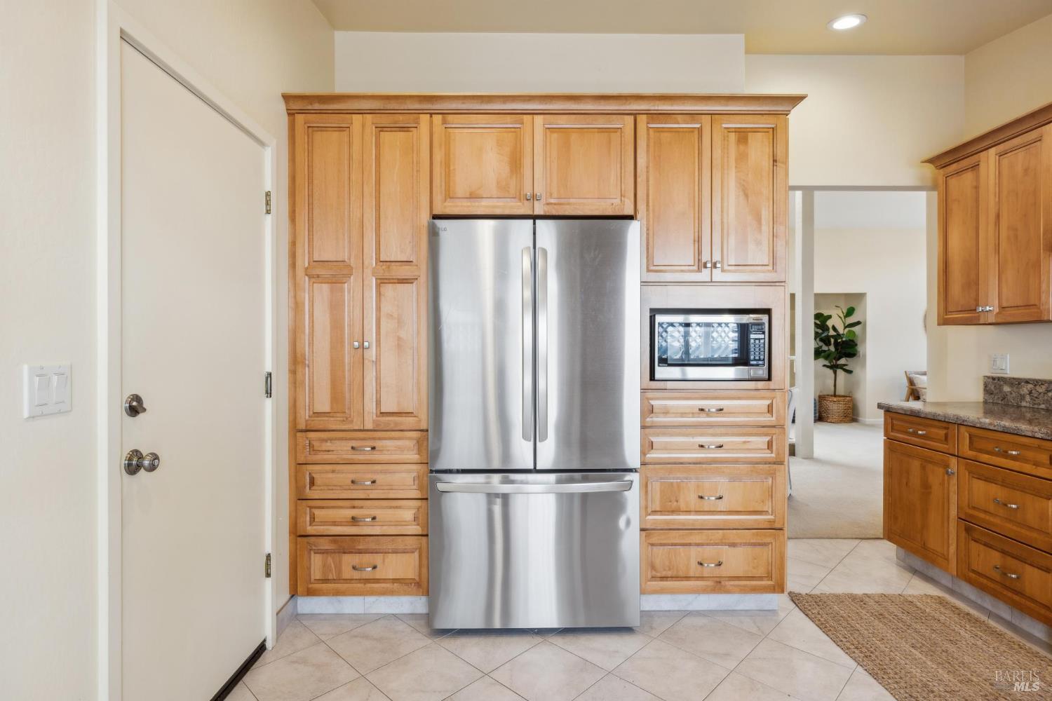 Detail Gallery Image 12 of 35 For 1506 Cerro Sonoma Cir, Petaluma,  CA 94954 - 3 Beds | 2 Baths