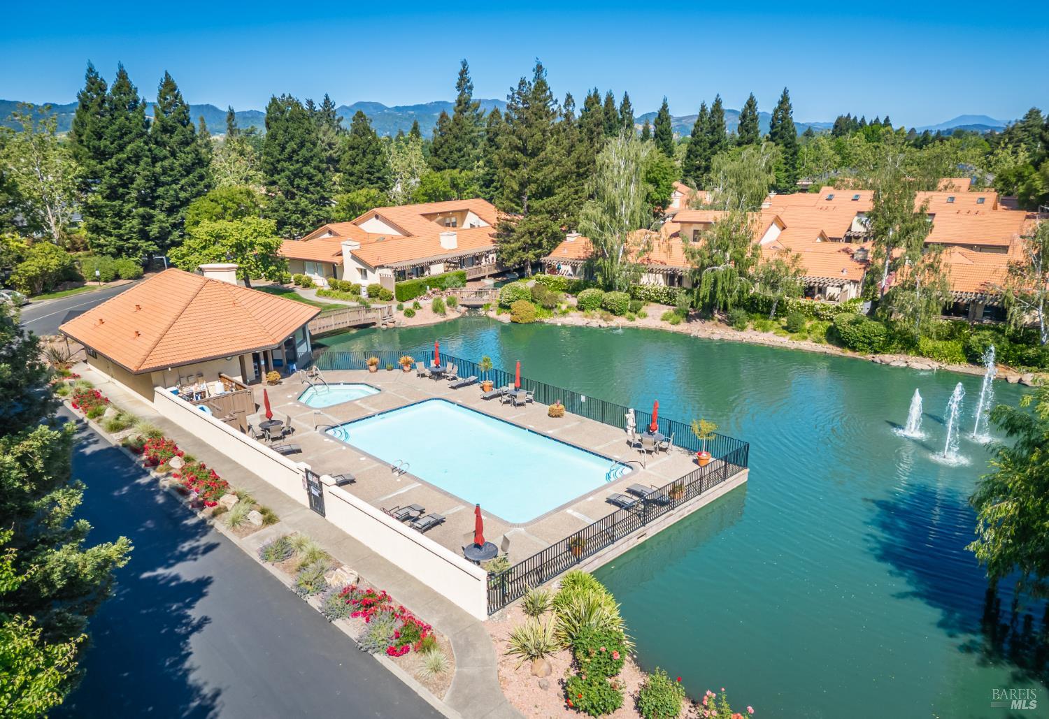 Detail Gallery Image 37 of 39 For 33 Fountain Grove Cir, Napa,  CA 94558 - 2 Beds | 2 Baths