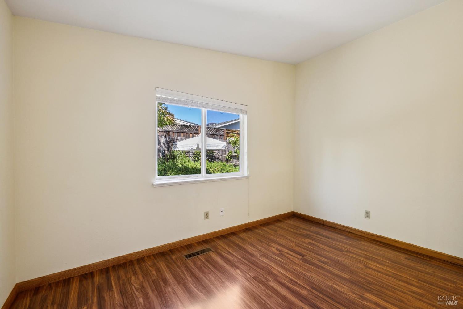 Detail Gallery Image 22 of 35 For 1506 Cerro Sonoma Cir, Petaluma,  CA 94954 - 3 Beds | 2 Baths