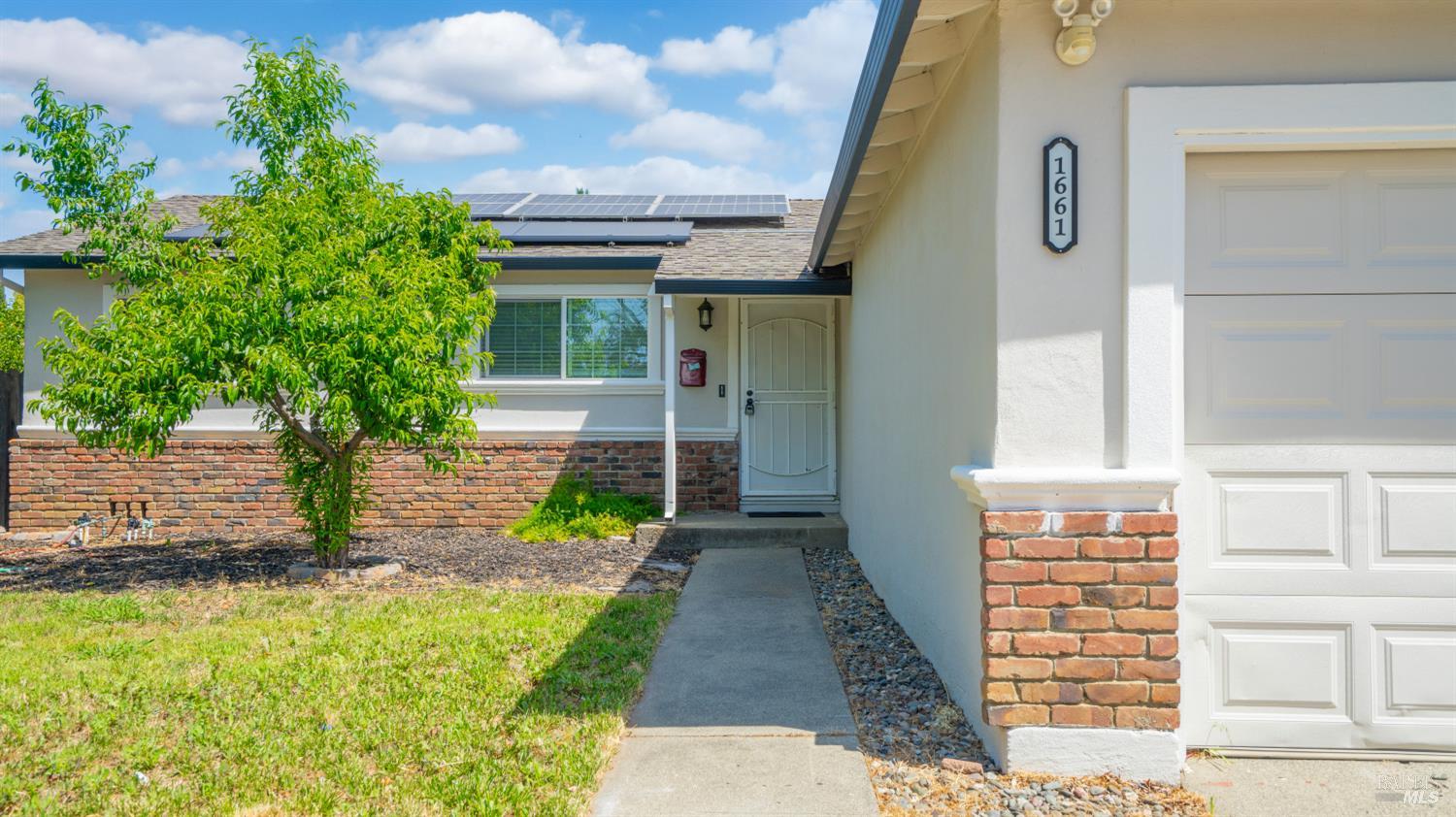 Detail Gallery Image 5 of 36 For 1661 California Dr, Vacaville,  CA 95687 - 3 Beds | 2 Baths
