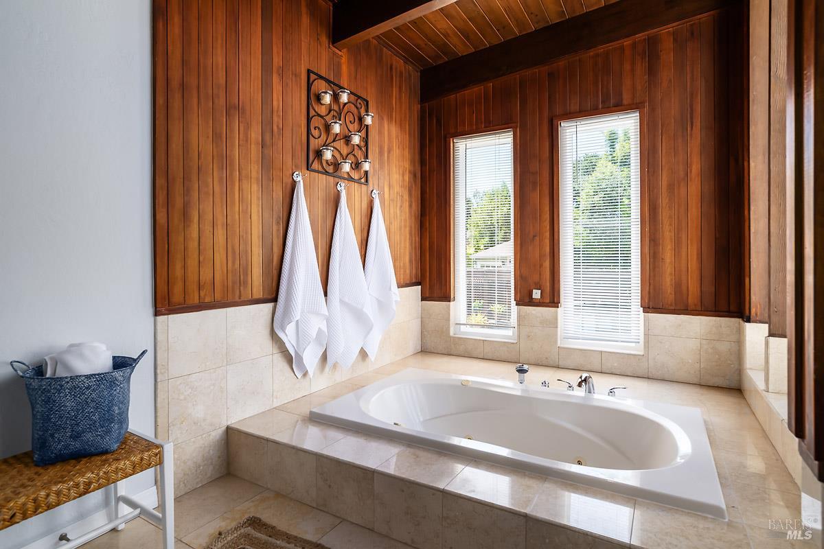 Detail Gallery Image 24 of 53 For 25 Wimbledon Ct, Novato,  CA 94949 - 4 Beds | 3/1 Baths