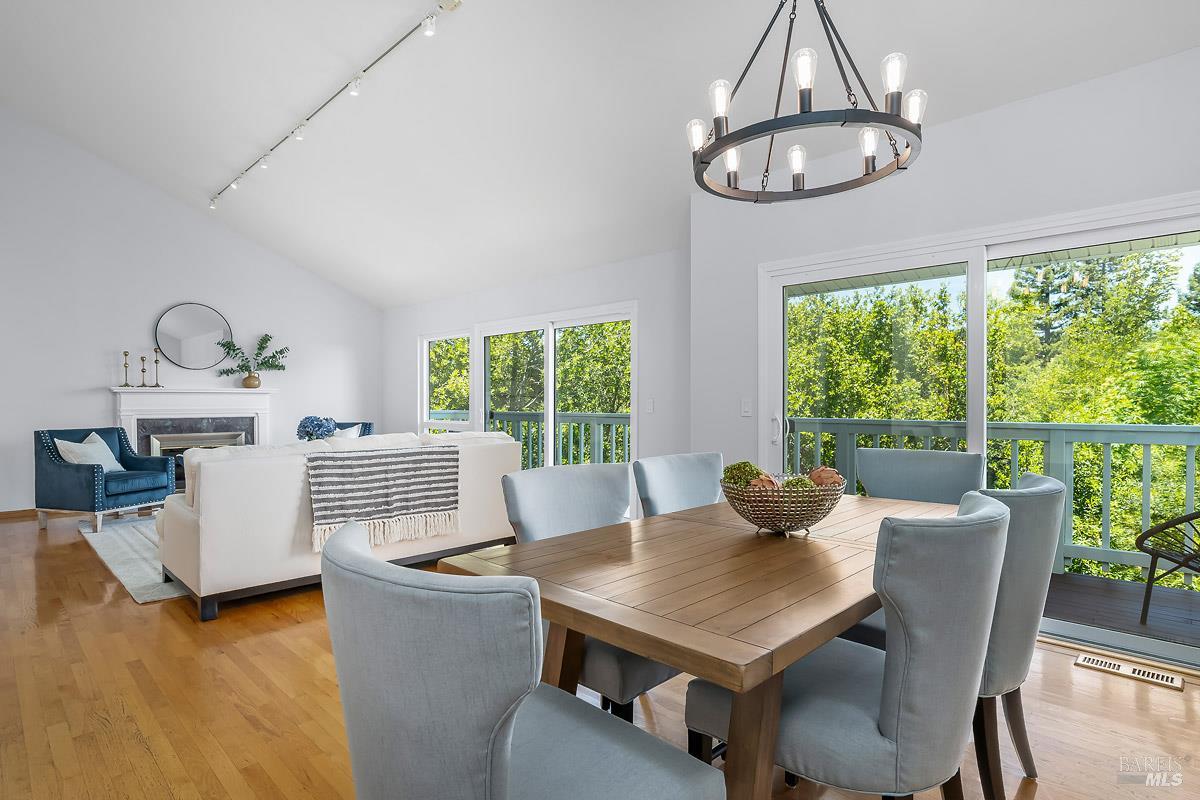 Detail Gallery Image 8 of 53 For 25 Wimbledon Ct, Novato,  CA 94949 - 4 Beds | 3/1 Baths