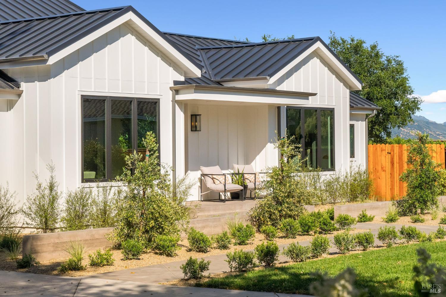 Detail Gallery Image 5 of 54 For 1597 Arrowhead Dr, Saint Helena,  CA 94574 - 3 Beds | 3/1 Baths