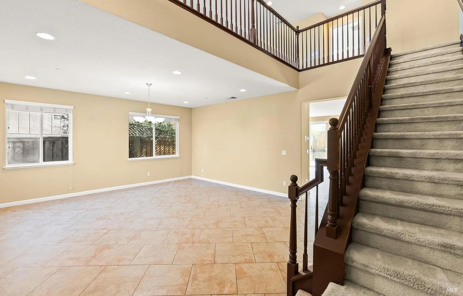 Detail Gallery Image 4 of 15 For 2121 Nokota Dr, Fairfield,  CA 94534 - 5 Beds | 3 Baths