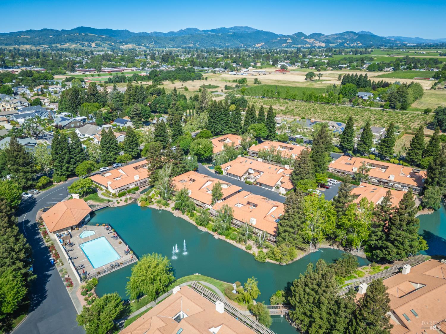 Detail Gallery Image 38 of 39 For 33 Fountain Grove Cir, Napa,  CA 94558 - 2 Beds | 2 Baths