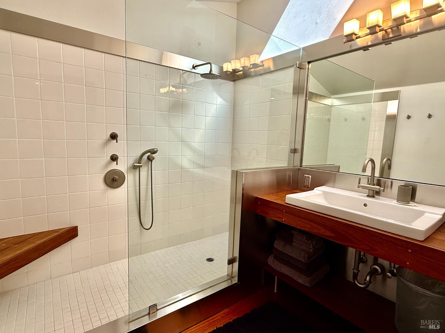 Detail Gallery Image 15 of 31 For 4 Sandy Beach Rd, Vallejo,  CA 94590 - 3 Beds | 3 Baths