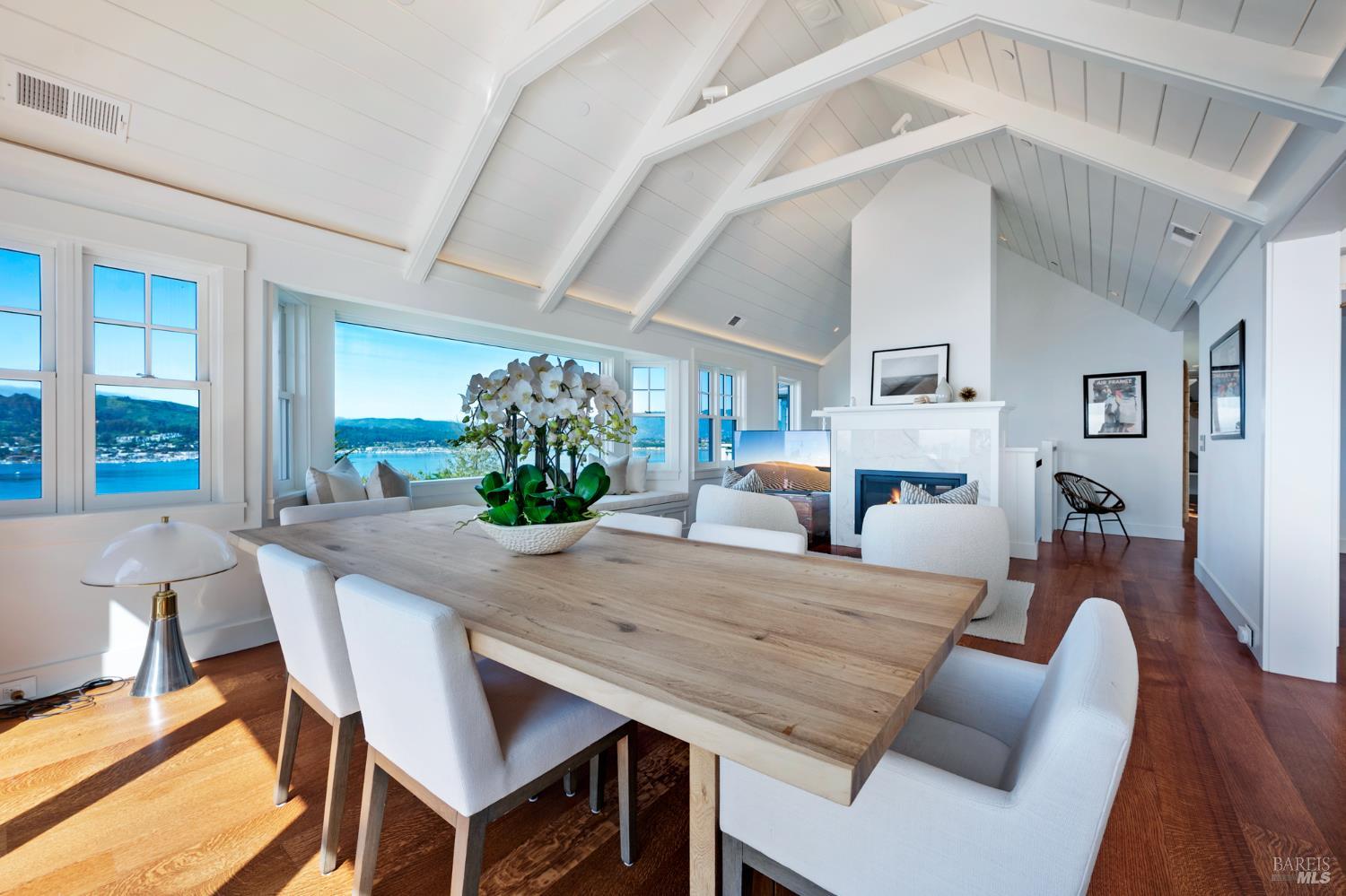 Detail Gallery Image 14 of 64 For 22 Eucalyptus Rd, Belvedere,  CA 94920 - 5 Beds | 4/2 Baths