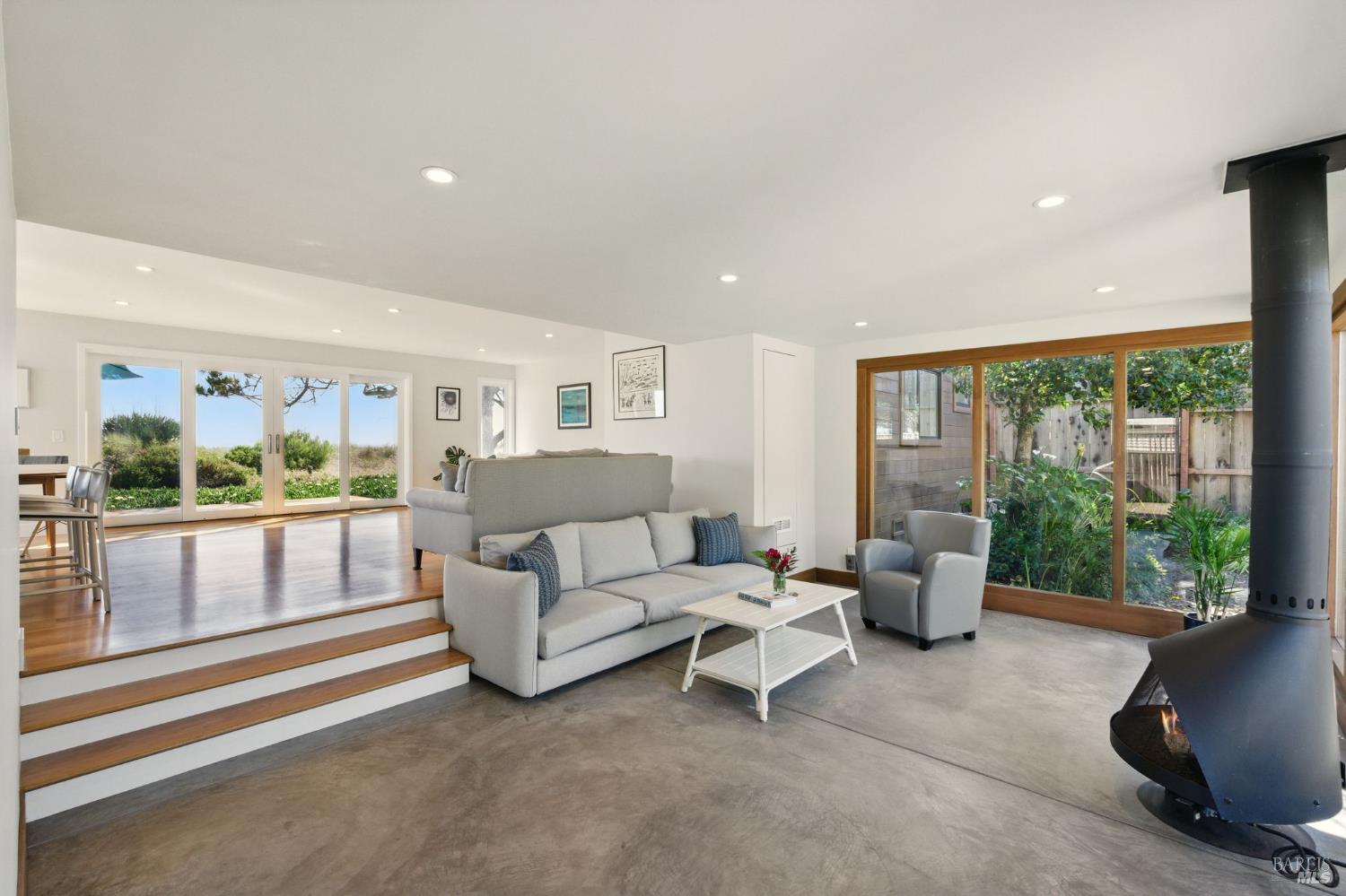 Detail Gallery Image 3 of 43 For 8 Rafael Patio Unkn, Stinson Beach,  CA 94970 - 3 Beds | 2 Baths