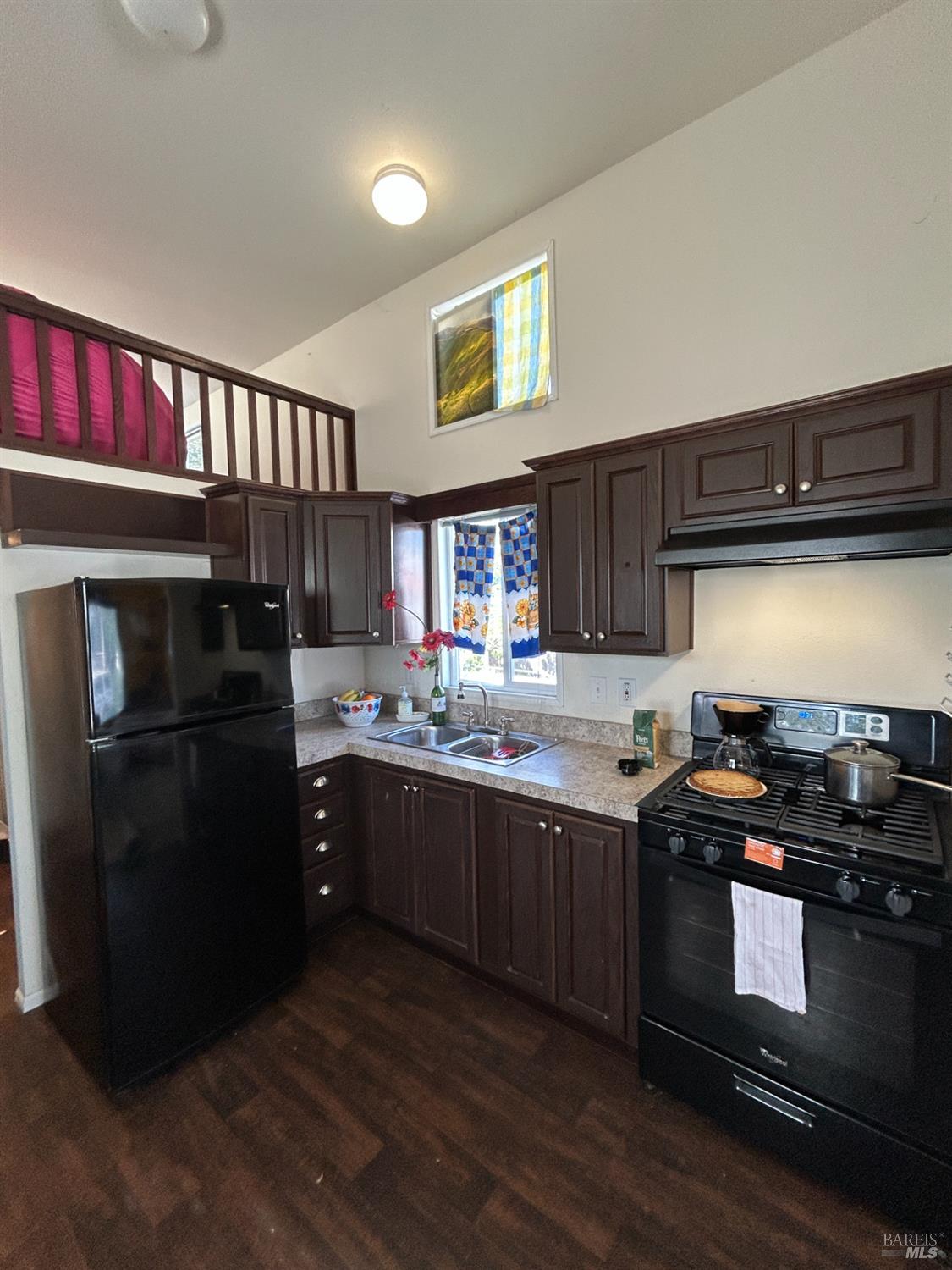 Detail Gallery Image 3 of 13 For 50 River Rd 6, Rio Vista,  CA 94571 - 1 Beds | 1 Baths