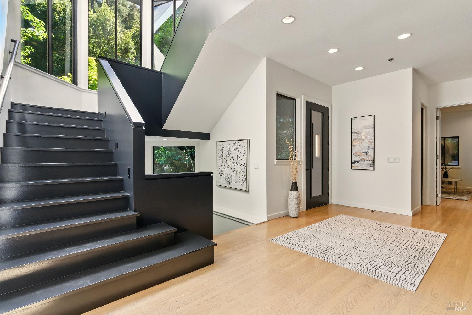 Detail Gallery Image 6 of 97 For 119 Marguerite Ave, Mill Valley,  CA 94941 - 6 Beds | 4/1 Baths