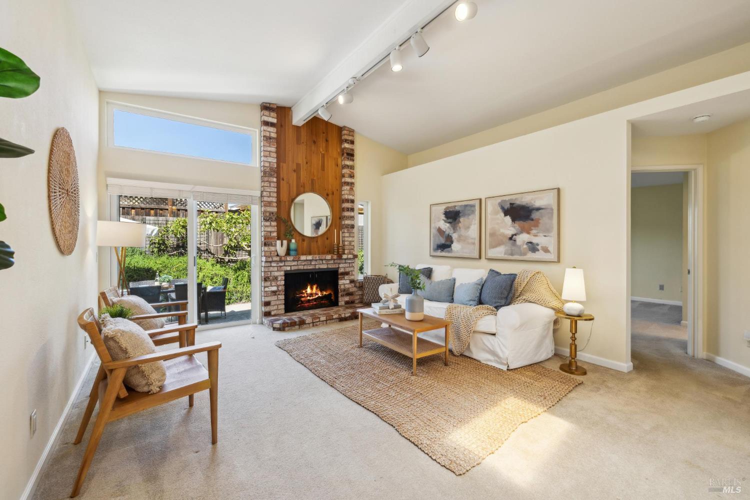Detail Gallery Image 5 of 35 For 1506 Cerro Sonoma Cir, Petaluma,  CA 94954 - 3 Beds | 2 Baths