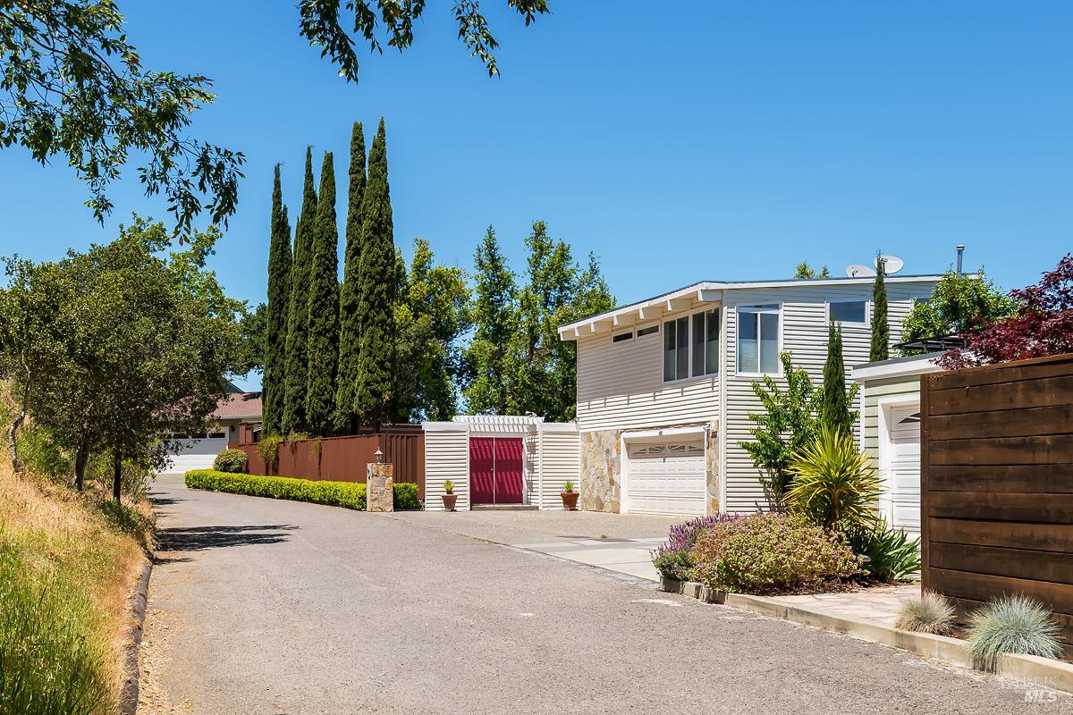 Detail Gallery Image 2 of 53 For 25 Wimbledon Ct, Novato,  CA 94949 - 4 Beds | 3/1 Baths