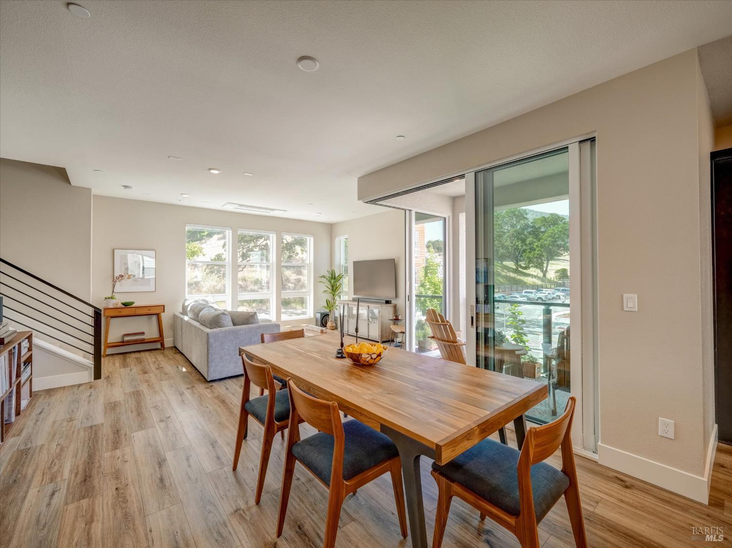 Detail Gallery Image 6 of 41 For 226 Verandah Ave, Novato,  CA 94945 - 3 Beds | 2/1 Baths