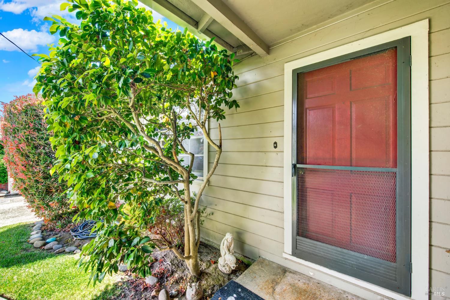 Detail Gallery Image 14 of 64 For 285 Homewood Ave, Napa,  CA 94558 - 2 Beds | 1 Baths