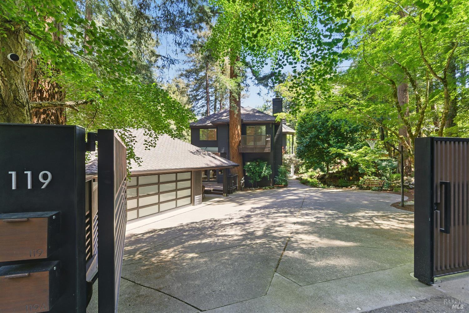 Detail Gallery Image 1 of 97 For 119 Marguerite Ave, Mill Valley,  CA 94941 - 6 Beds | 4/1 Baths