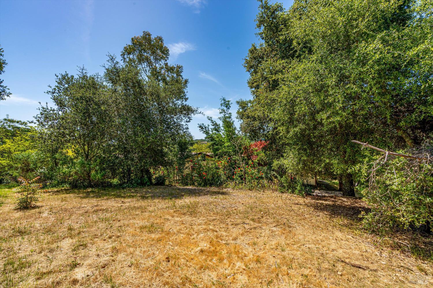 Detail Gallery Image 13 of 26 For 14154 Meadow Ln, Glen Ellen,  CA 95442 - 6 Beds | 4/2 Baths