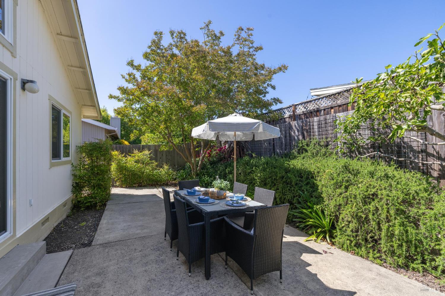 Detail Gallery Image 29 of 35 For 1506 Cerro Sonoma Cir, Petaluma,  CA 94954 - 3 Beds | 2 Baths