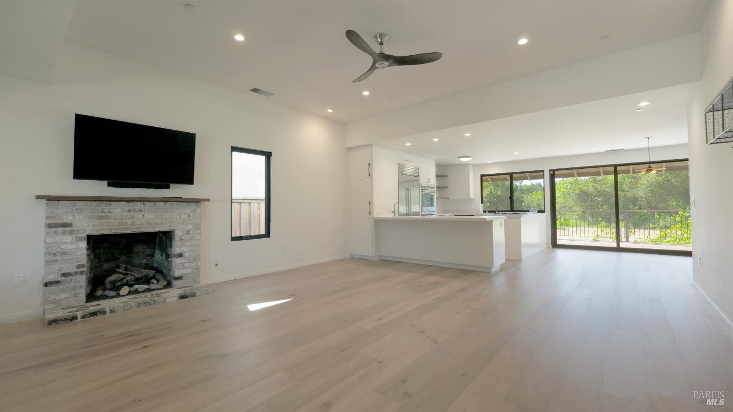 Detail Gallery Image 7 of 48 For 1306 Pinon Dr, Healdsburg,  CA 95448 - 2 Beds | 2/1 Baths