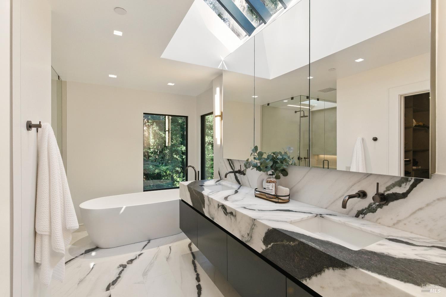 Detail Gallery Image 40 of 97 For 119 Marguerite Ave, Mill Valley,  CA 94941 - 6 Beds | 4/1 Baths