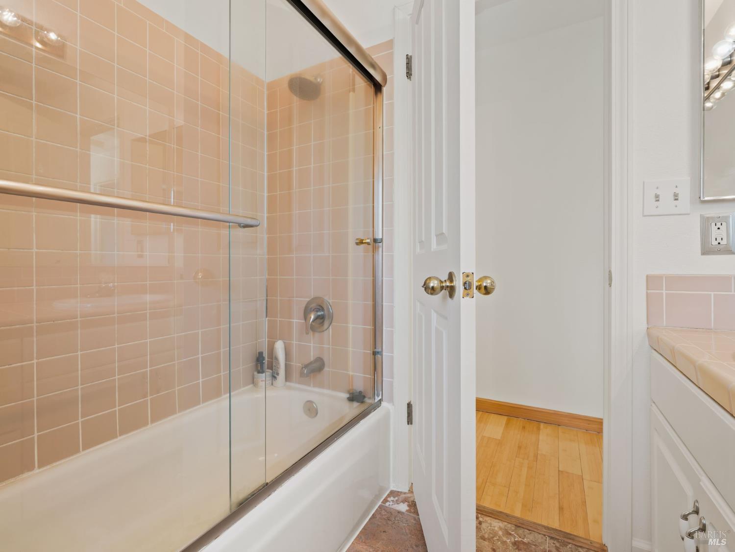 Detail Gallery Image 38 of 60 For 109 Paradise Dr, Napa,  CA 94558 - 4 Beds | 2/1 Baths