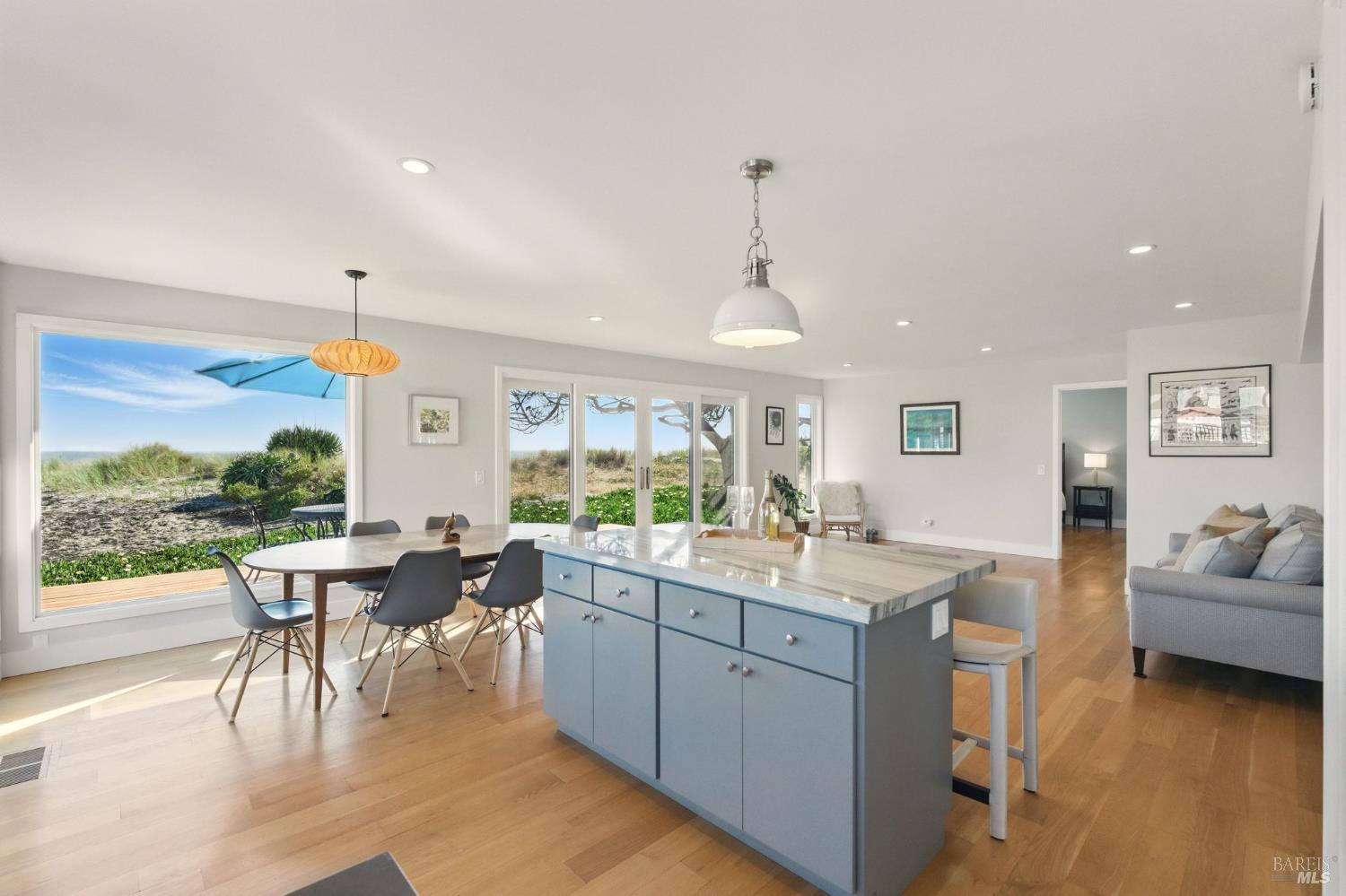Detail Gallery Image 15 of 43 For 8 Rafael Patio Unkn, Stinson Beach,  CA 94970 - 3 Beds | 2 Baths