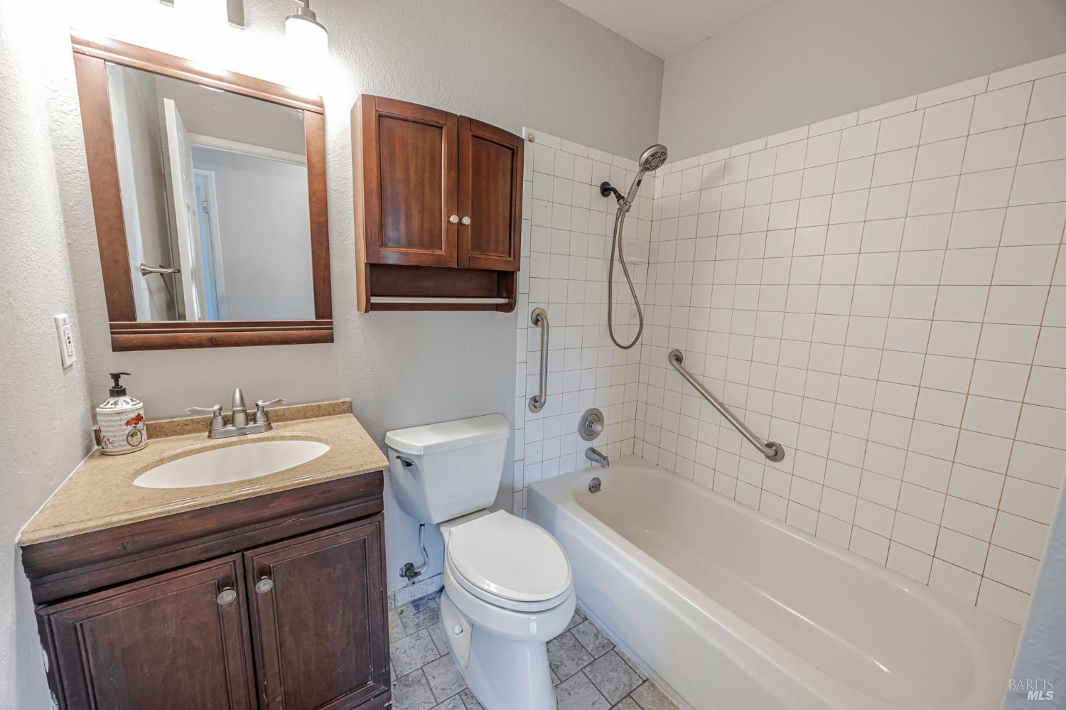 Detail Gallery Image 10 of 17 For 1181 Eleanor Ave, Rohnert Park,  CA 94928 - 3 Beds | 2 Baths