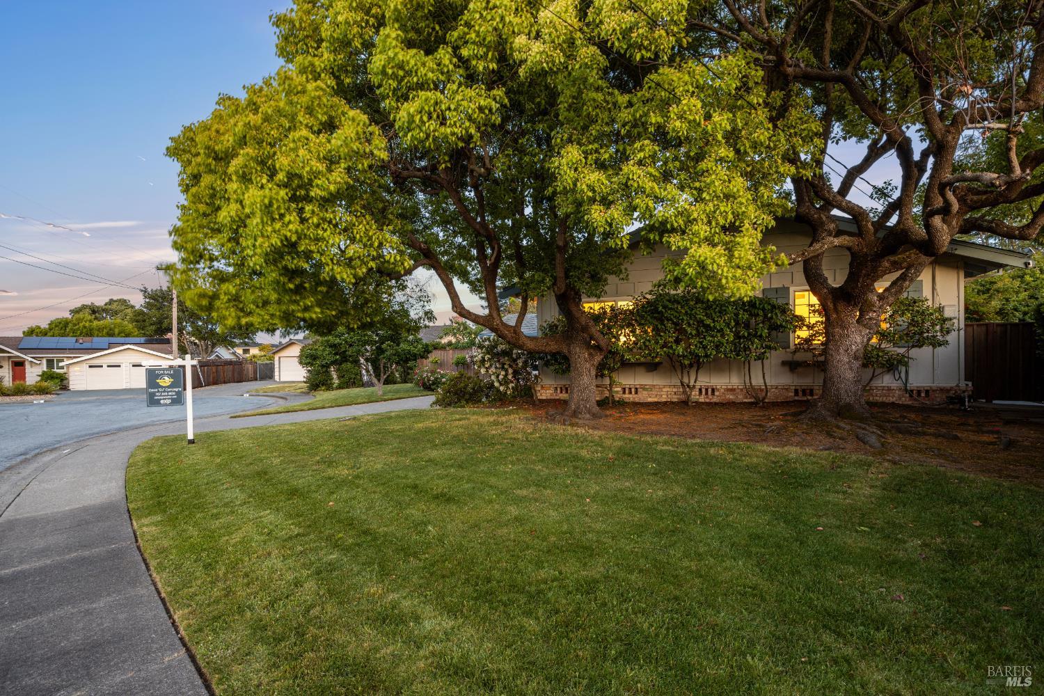 Detail Gallery Image 8 of 83 For 22 Laurie Ct, Novato,  CA 94947 - 4 Beds | 2 Baths