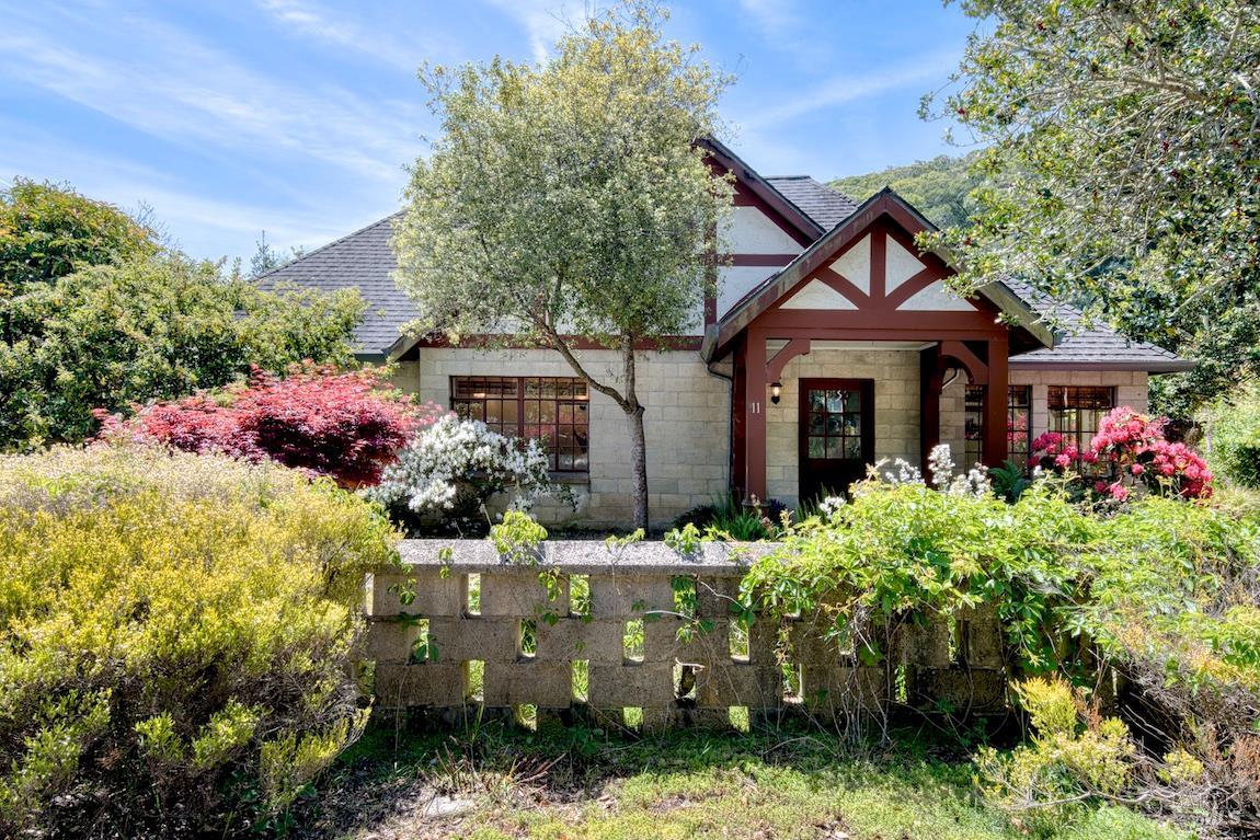 Detail Gallery Image 4 of 45 For 11 Inverness Way, Inverness,  CA 94937 - 3 Beds | 2 Baths